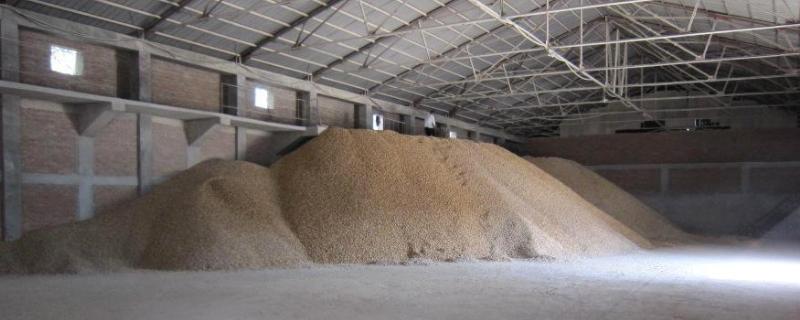 可分為燒結(jié)鎂砂,輕燒鎂砂,電熔鎂砂三大類,由菱鎂礦,水鎂礦或以海水與