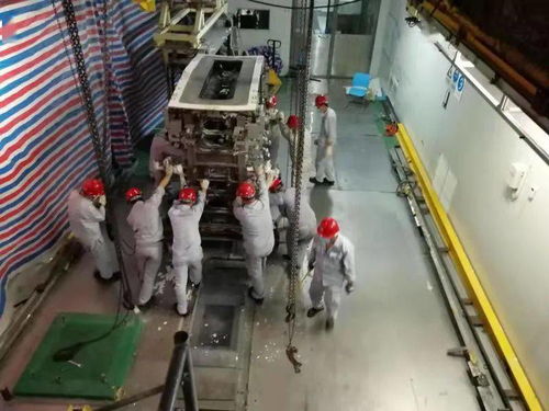 設(shè)備運行的維護(hù)人 光電產(chǎn)業(yè)集團旭飛公司熔配成型部維修系團隊